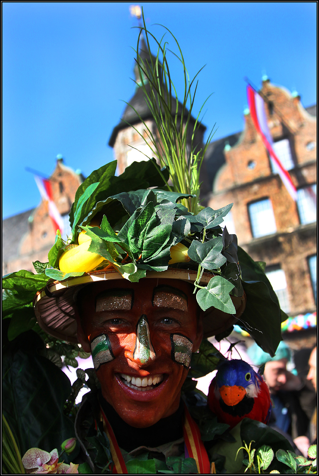 Altweiber : Düsseldorf ist fest in Narrenhand