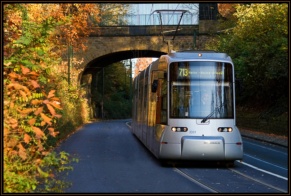 Die Pfeiffer-Brücke ....und die Rheinbahn